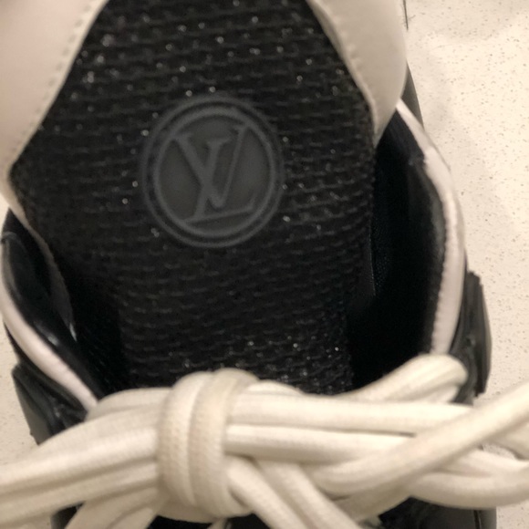 Louis Vuitton Arch Light rare color. - Picture 11 of 13